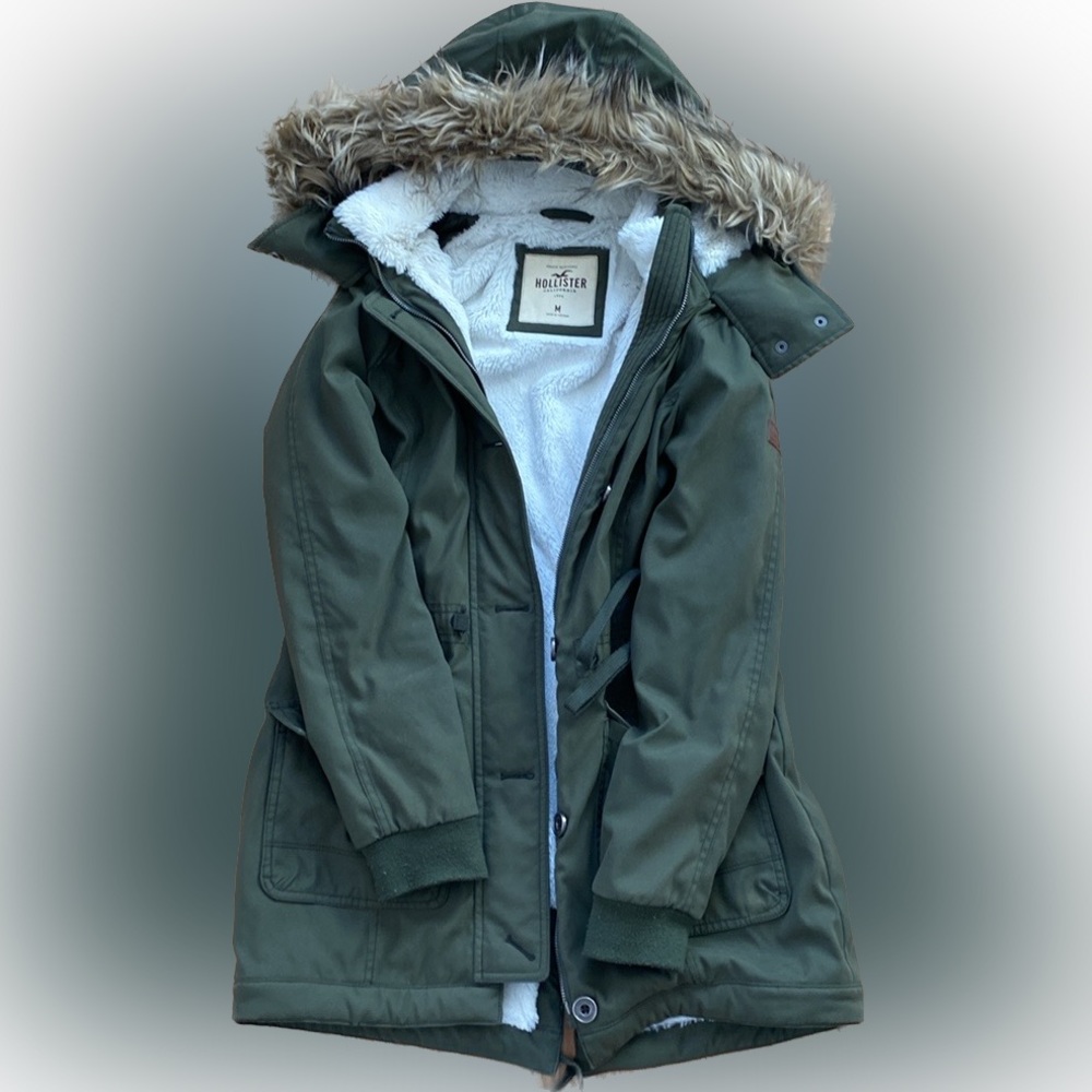 Hollister Women’s Faux Fur-Lined Cozy Parka in Olive Green - Size M